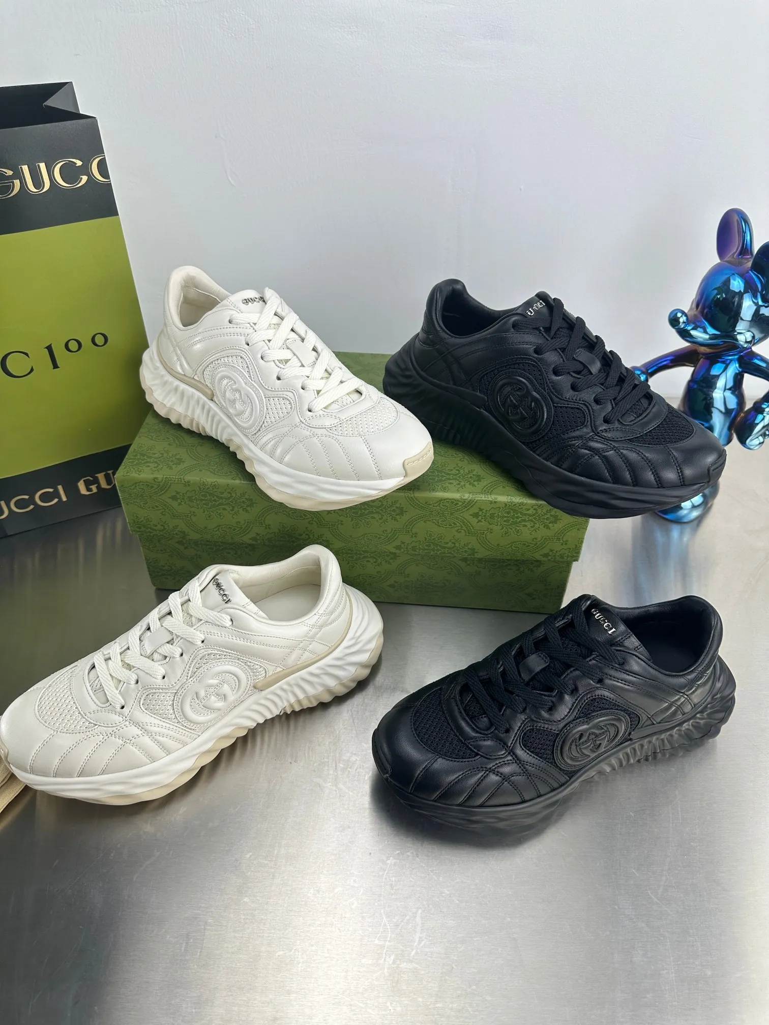 👟👟Ex-factory price 800👟👟 Top version 🔝Purchased and developed from the original version. This new sneaker adopts a thick-soled design, with stitched sheepskin upper and breathable mesh. Show full sense of technology. The 3D effect interlocking double G leather patch and Gucci letter metal accessories, two brand logo details, inject a dazzling texture into the overall design. The details are more substantial! ...